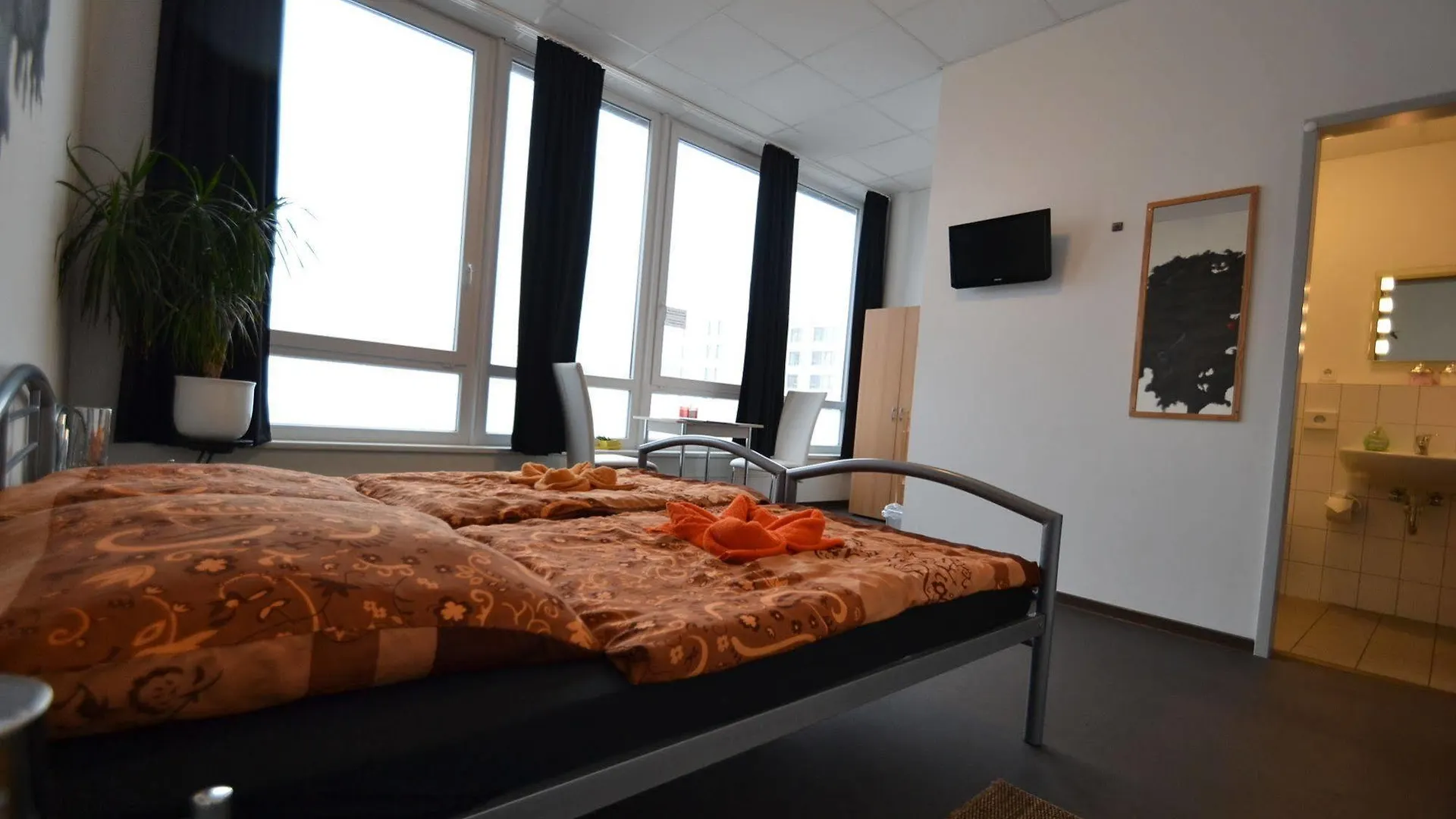 Arena Hostel & Monteurzimmer Гамбург Германия